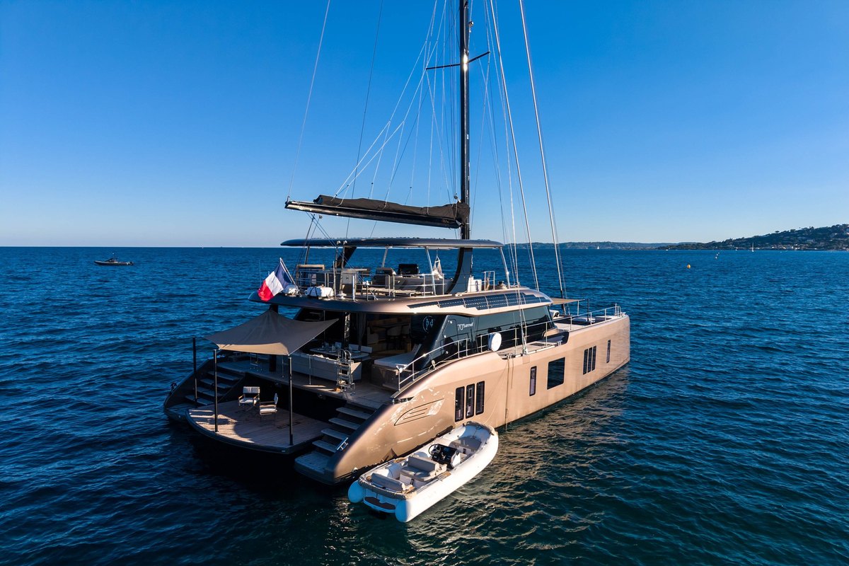 Āura, Sunreef 70