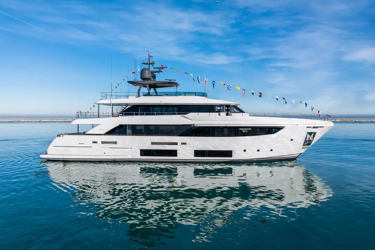 Upstream, Custom Line de 33&nbsp;m