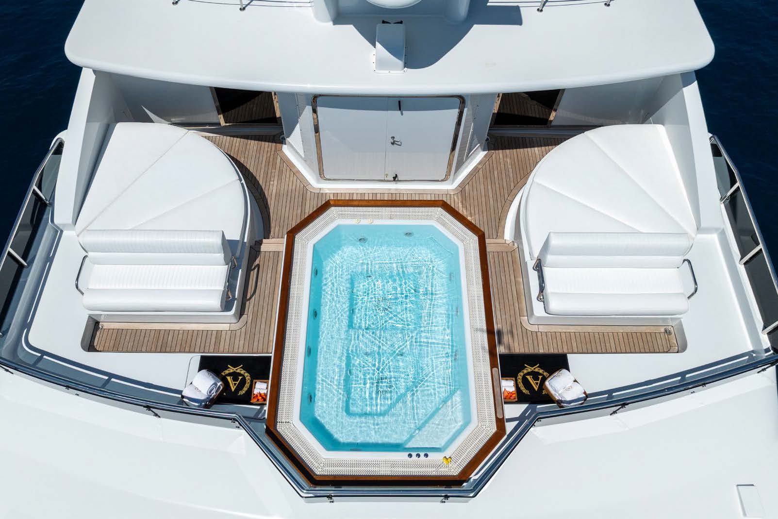 Enlarge : Apogee · On board