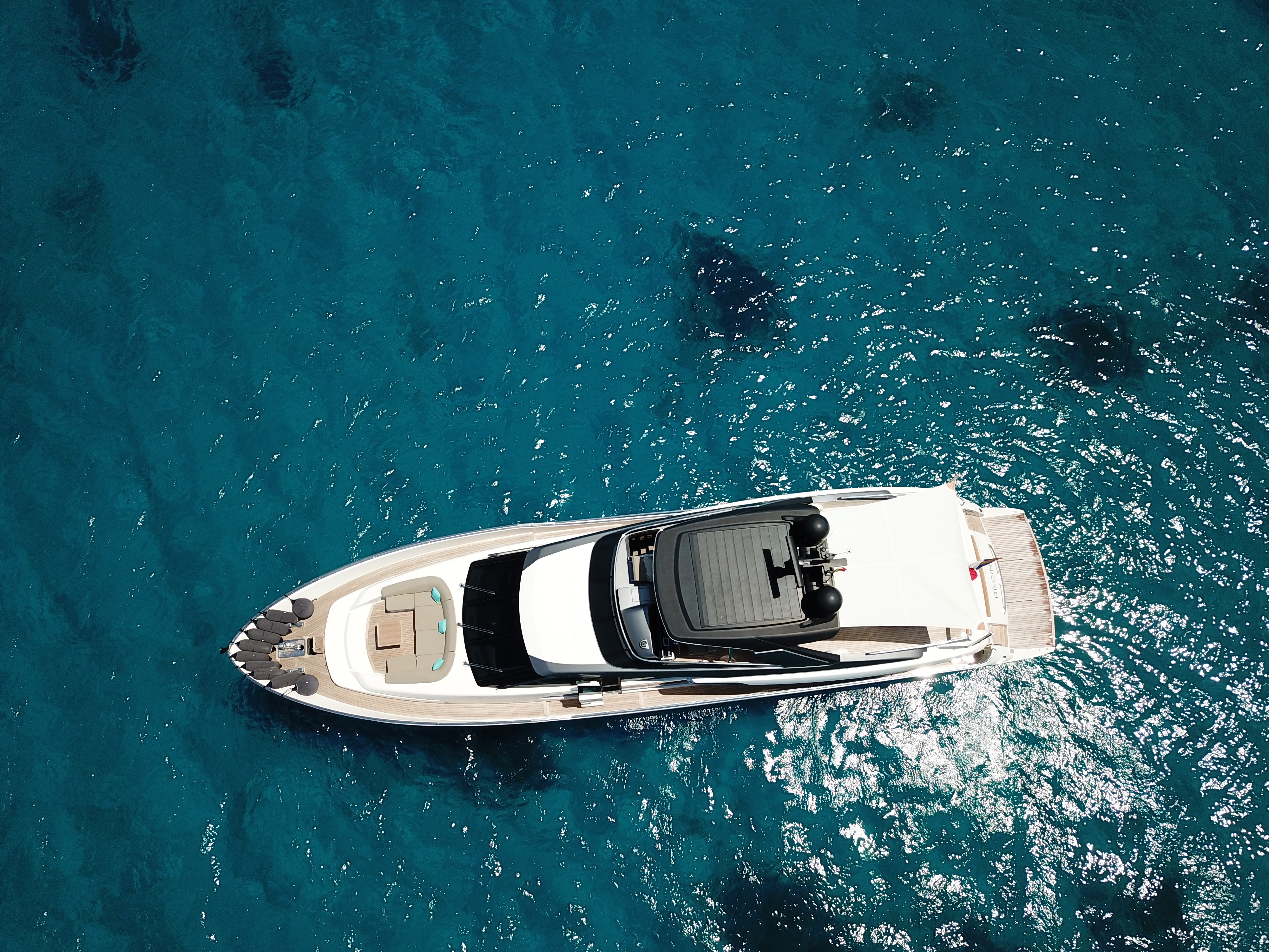 Agrandir : Régine of Cannes · En mer