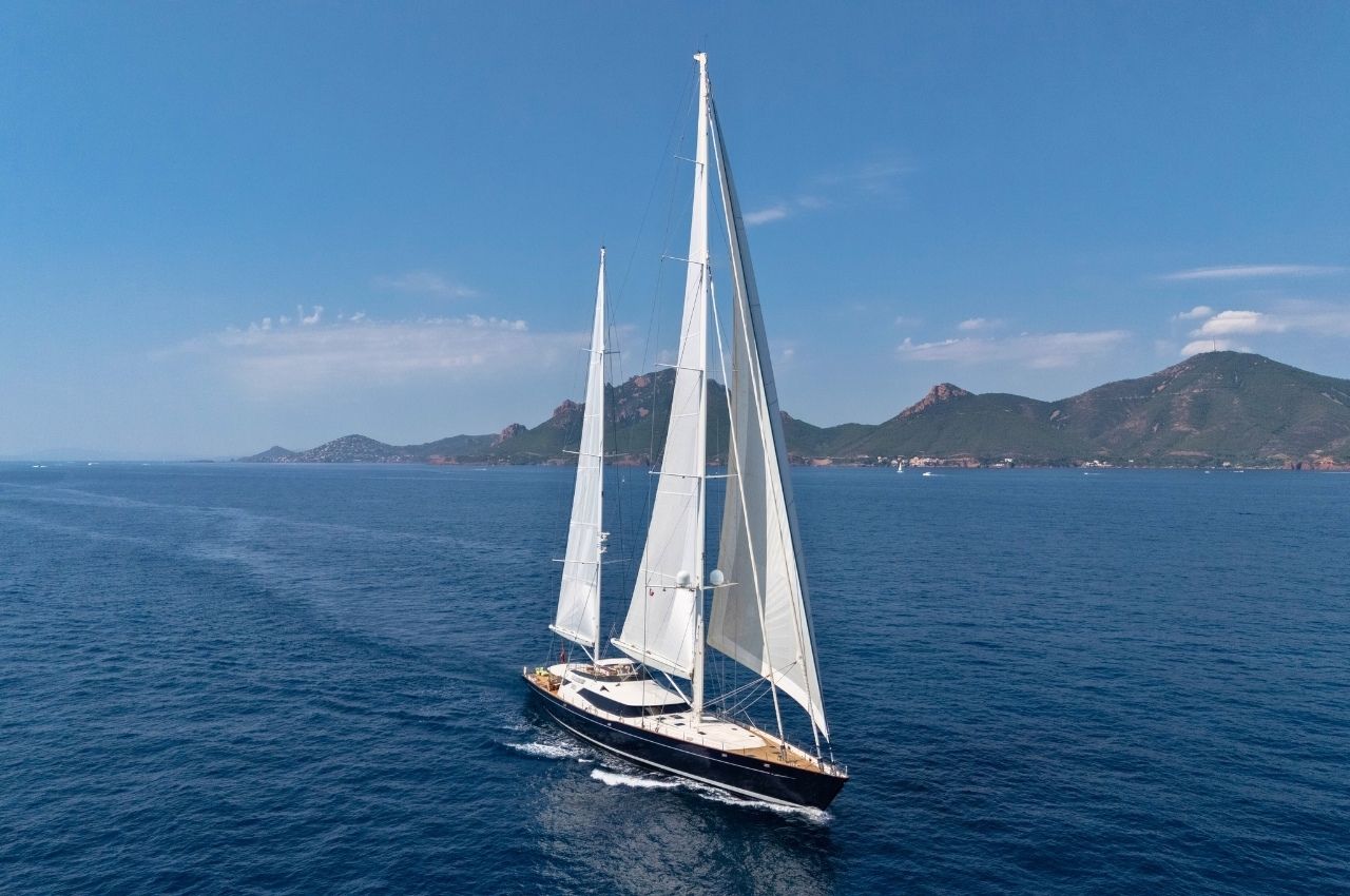 Drumbeat, Alloy Yachts · Ketch