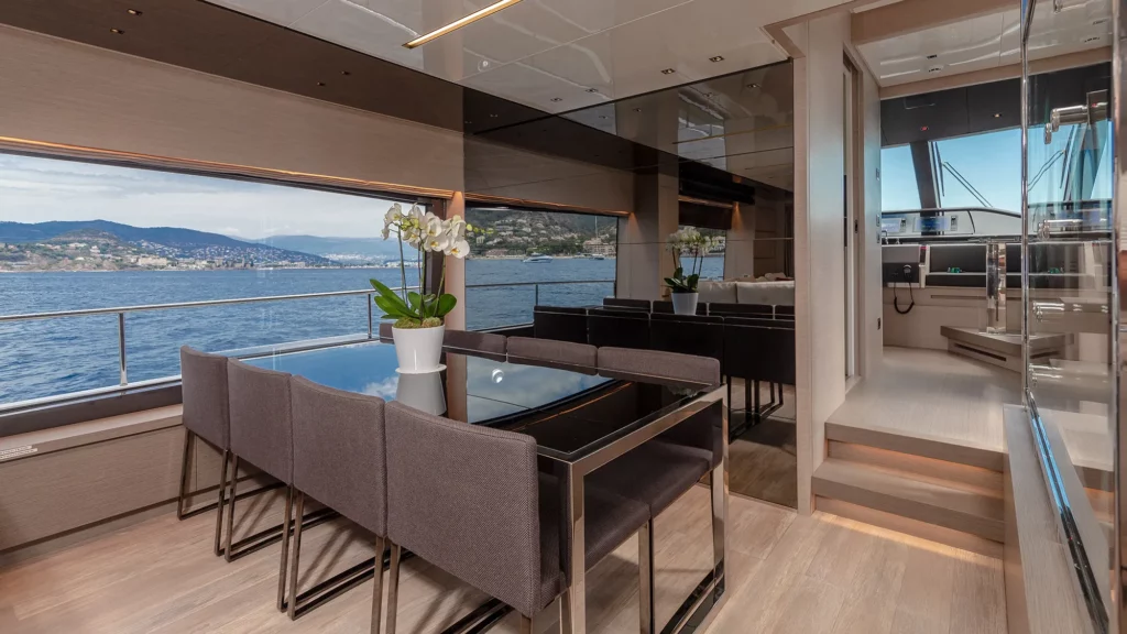 group_atalante_yachts_charter_motor_yacht_regine_of_cannes_20