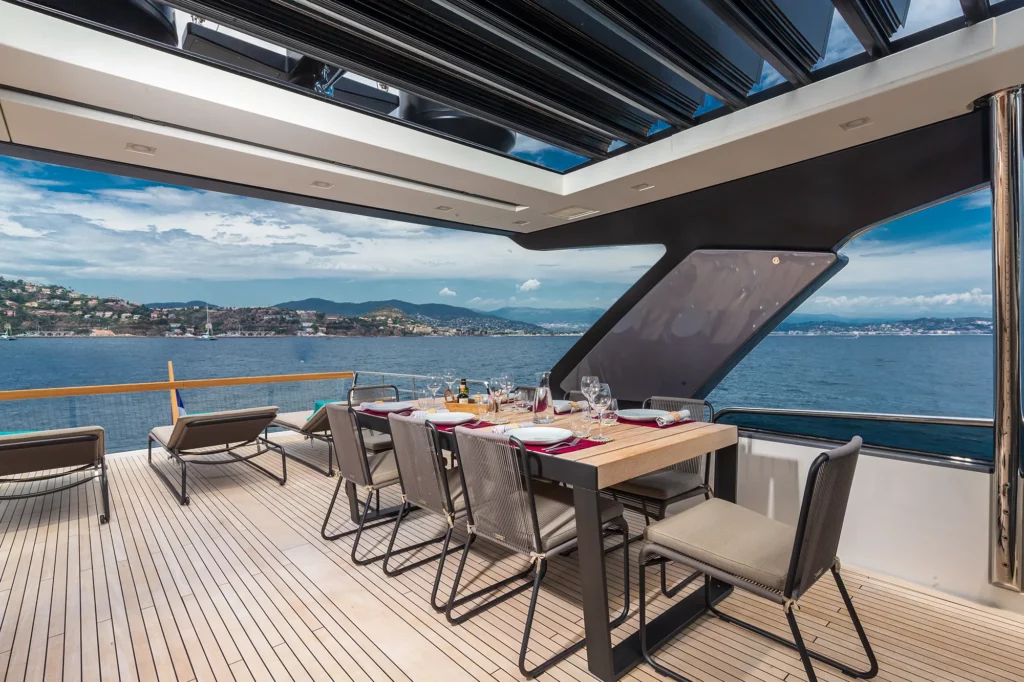 group_atalante_yachts_charter_motor_yacht_regine_of_cannes_full