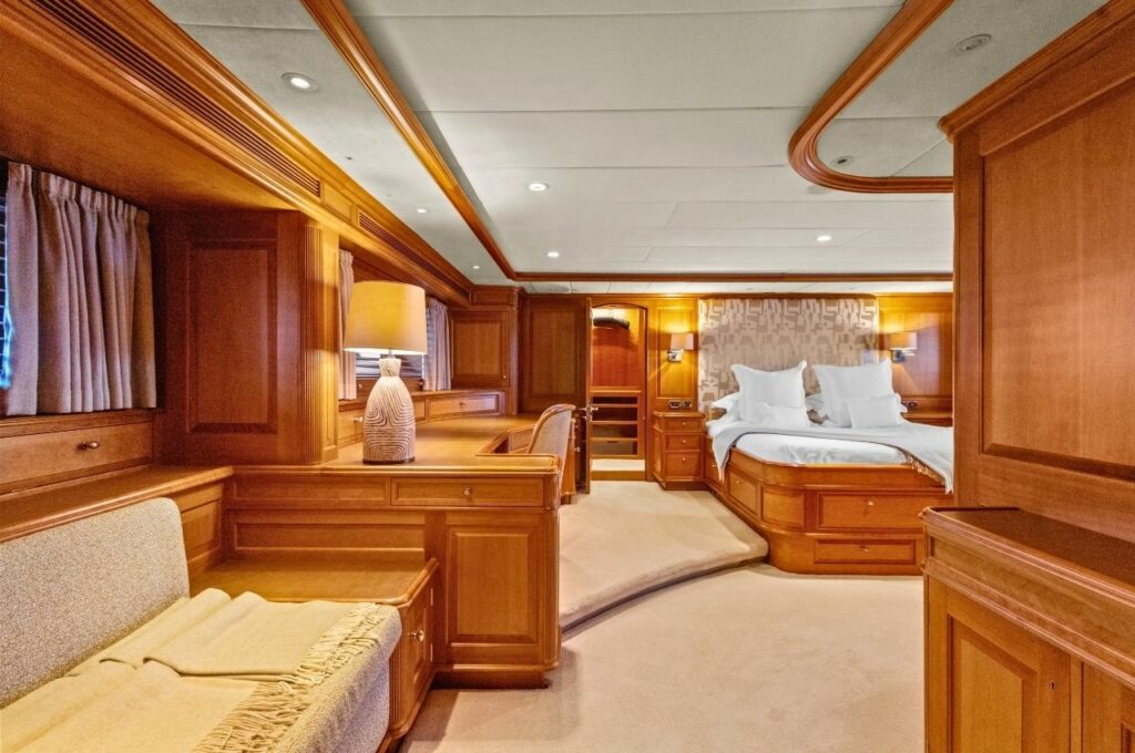 Drumbeat-Sale-Luxury-Sailing-Yacht-VIP-Suite