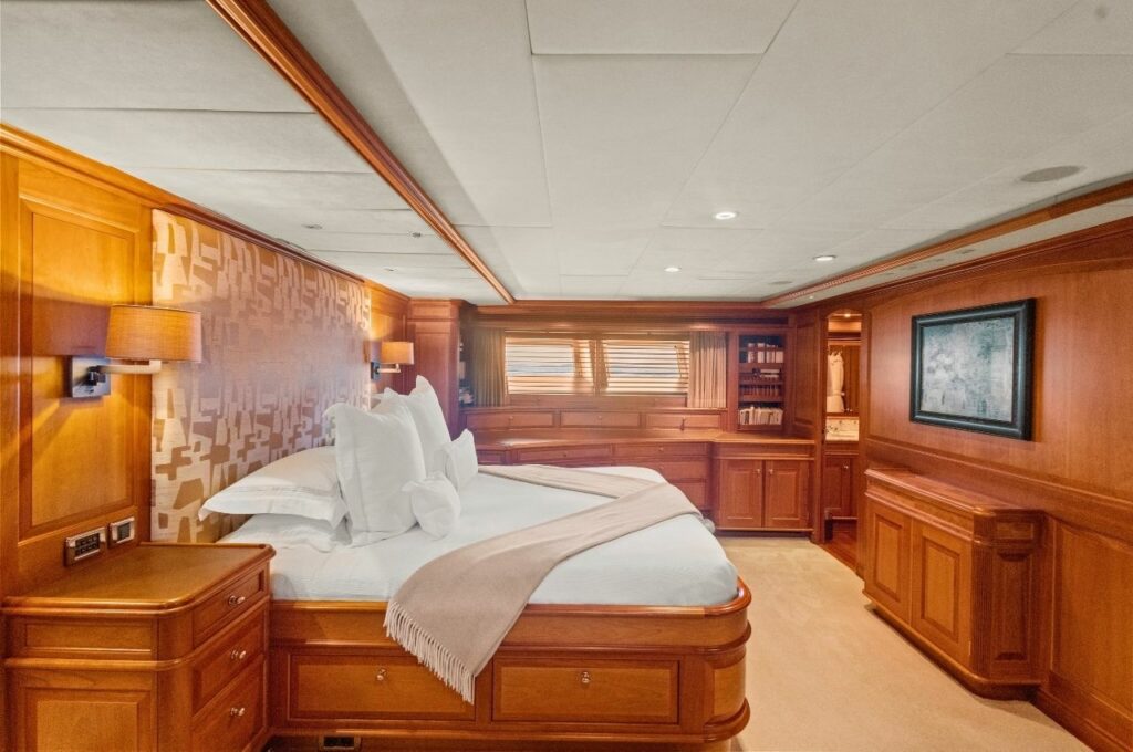 Luxury-Sailing-Yachts-Room-VIP-Sales