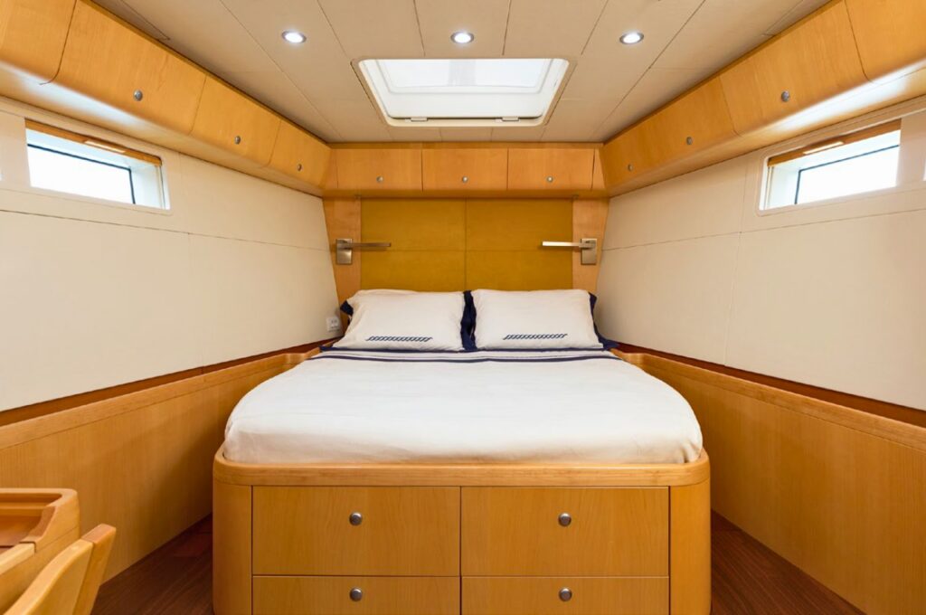 Valkyrie-Swan-Sale-Atalante-Sailing-Bedroom